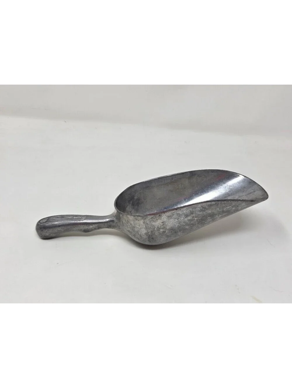 Vintage Hilton Hotel 12 x 6 Italy Aluminum Ice Scoop Ribbed Handle Hospitality